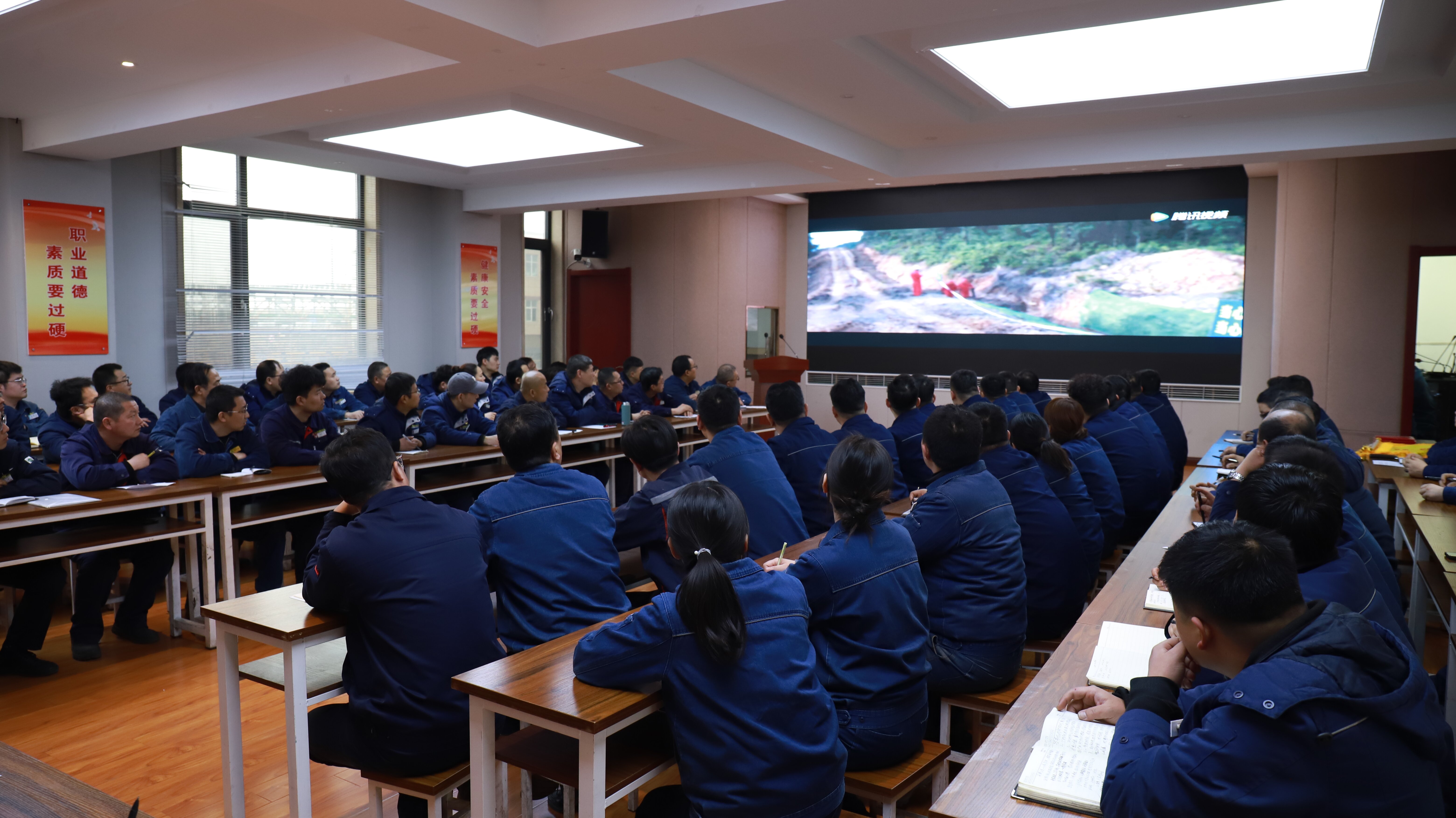 吹響安全“集結(jié)號” 打好全年“收官戰(zhàn)” 吹響安全“集結(jié)號” 打好全年“收官戰(zhàn)”