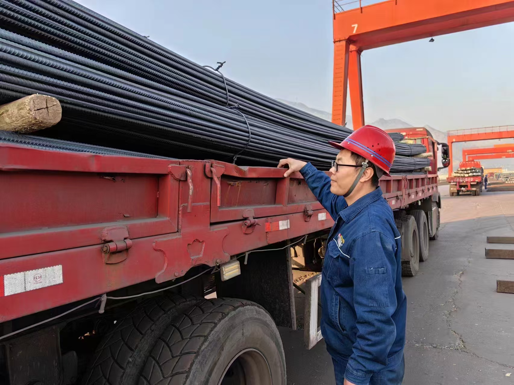 安全置頂 責任在肩 全面筑牢安全生產防線 安全置頂 責任在肩 全面筑牢安全生產防線