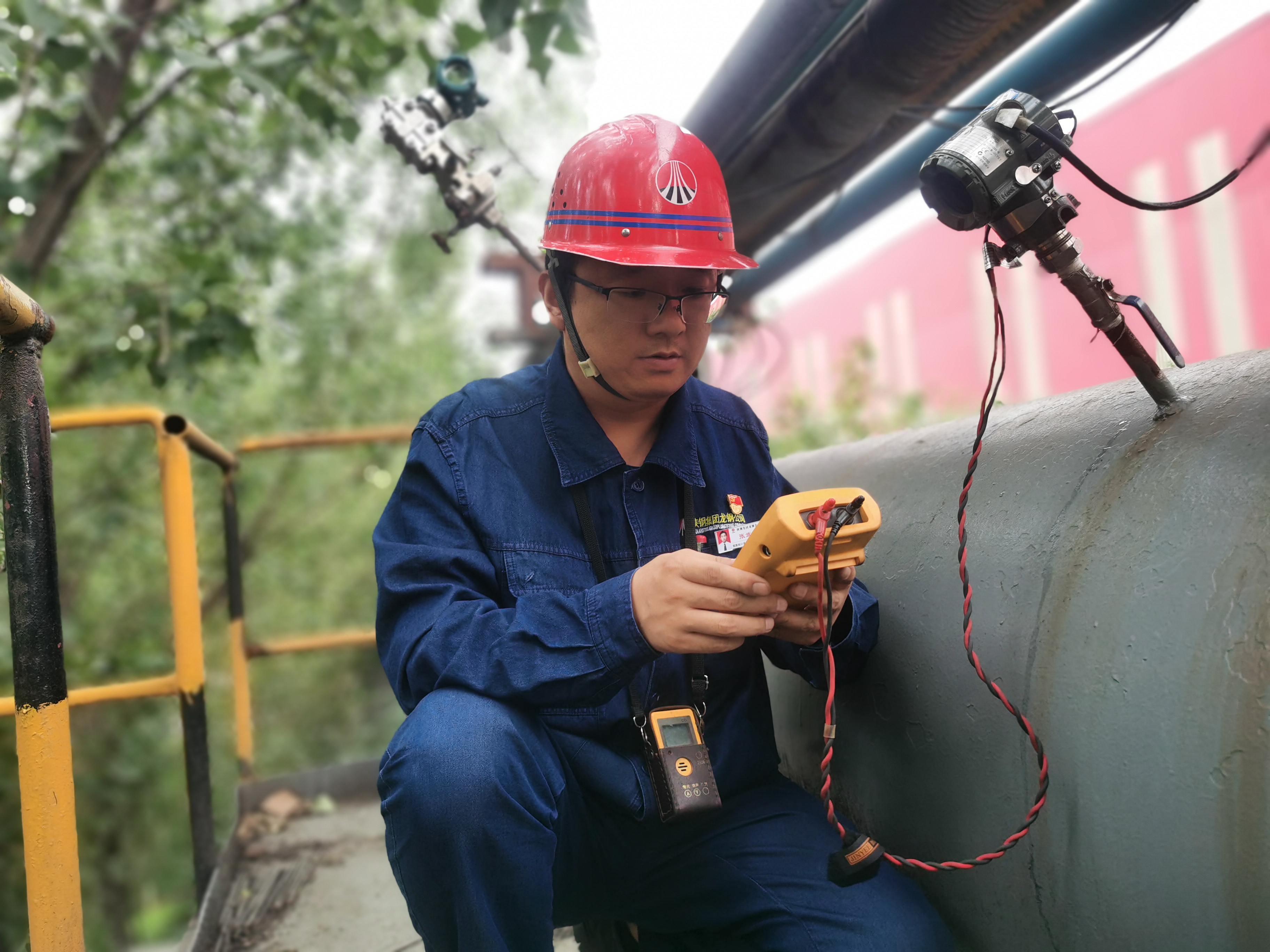 以技為刃斬計(jì)量弊病 筑廉之堤護(hù)鋼城利益——記陜鋼集團(tuán)第二屆“鋼城衛(wèi)士”張武興 以技為刃斬計(jì)量弊病 筑廉之堤護(hù)鋼城利益——記陜鋼集團(tuán)第二屆“鋼城衛(wèi)士”張武興