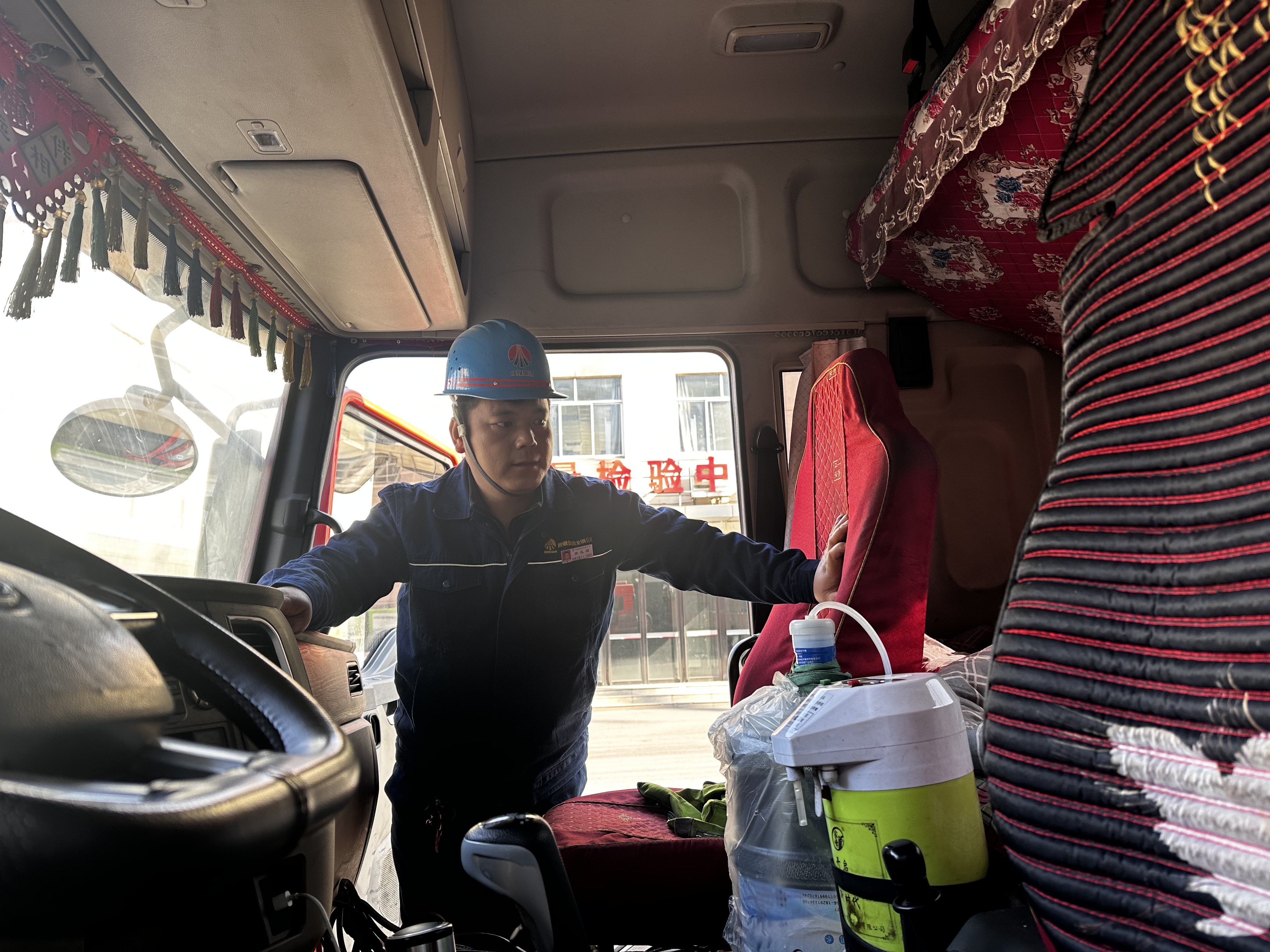 “火眼金睛”孫遠源:廢鋼堆里的鋼鐵衛士——記陜鋼集團第二屆“鋼城衛士”孫遠源 “火眼金睛”孫遠源:廢鋼堆里的鋼鐵衛士——記陜鋼集團第二屆“鋼城衛士”孫遠源