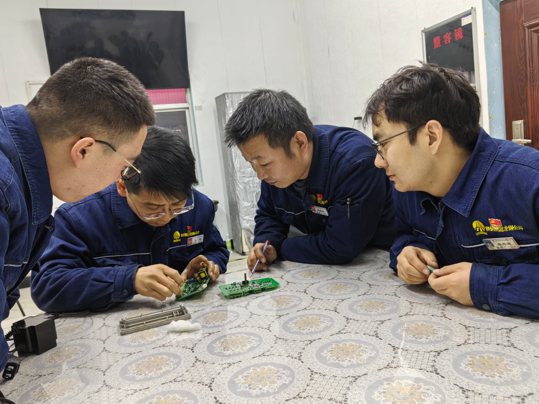 鋼鐵熔爐里的“奮斗樂(lè)章” 鋼鐵熔爐里的“奮斗樂(lè)章”