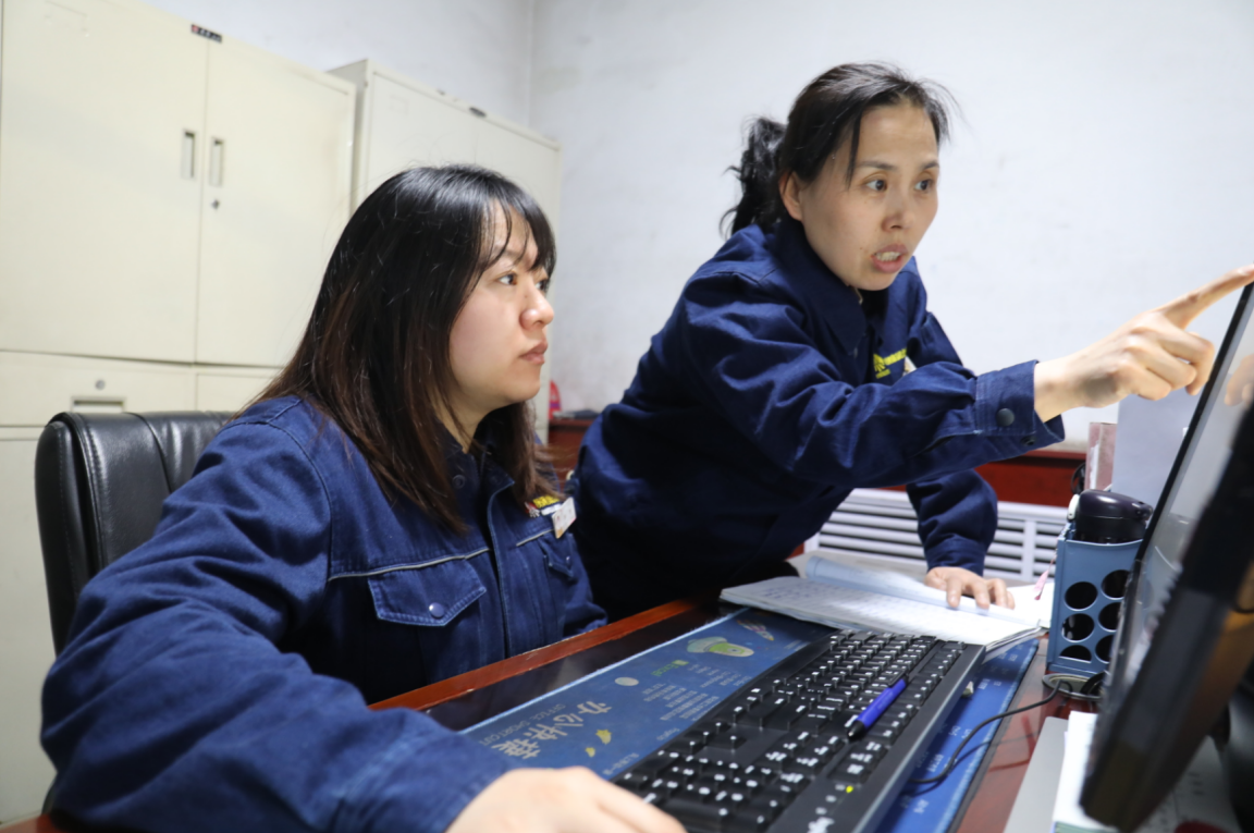 萬里長風起 “鋼鐵玫瑰”綻芳華——記陜煤集團第八屆“巾幗能手”馮燕 萬里長風起 “鋼鐵玫瑰”綻芳華——記陜煤集團第八屆“巾幗能手”馮燕