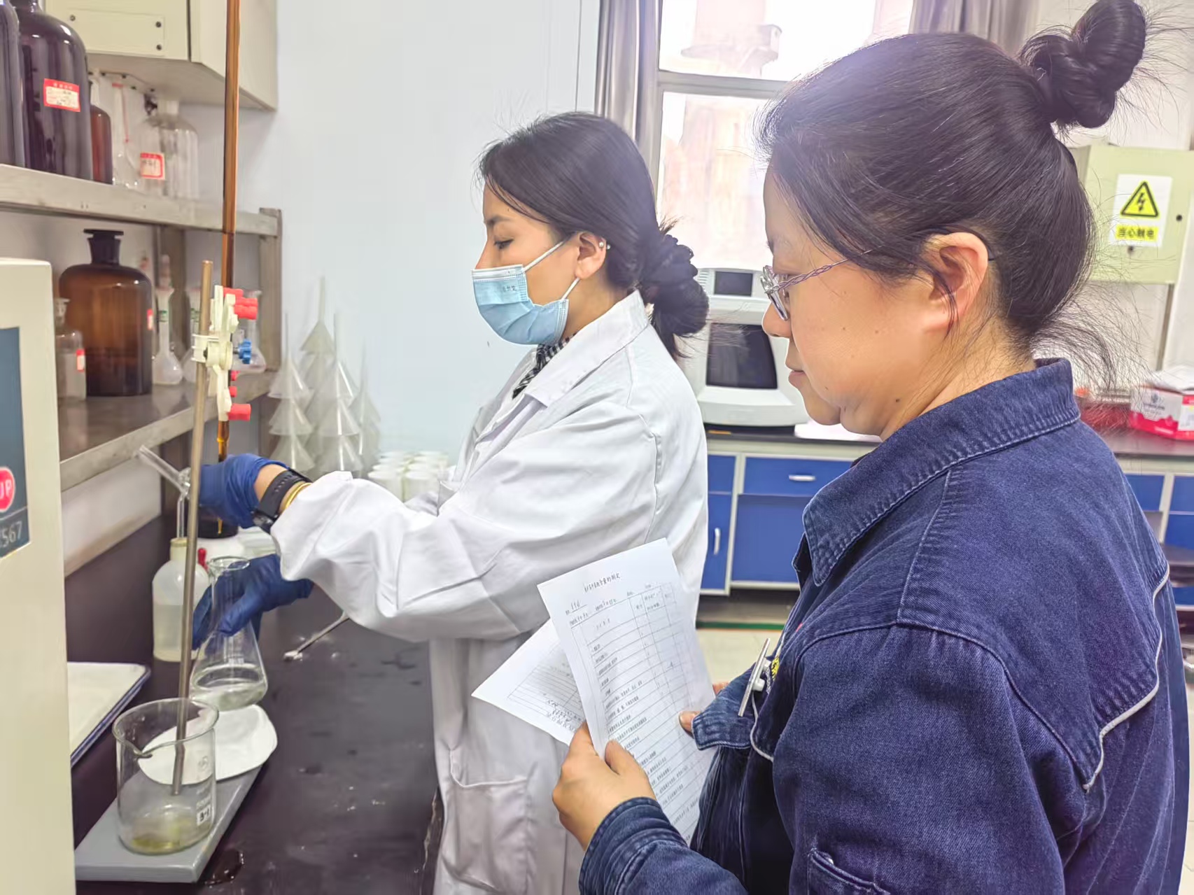 扎根鋼鐵沃土 青春自會拔節生長——龍鋼公司檢驗計量專業人才培養工作側記 扎根鋼鐵沃土 青春自會拔節生長——龍鋼公司檢驗計量專業人才培養工作側記