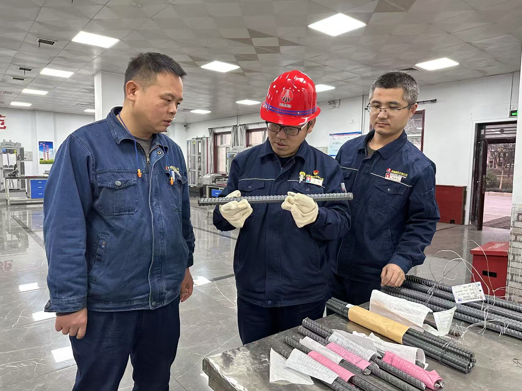 “頭雁”領(lǐng)飛展擔(dān)當(dāng) “群雁”齊追共奮進(jìn)——龍鋼公司“轉(zhuǎn)觀念、改作風(fēng)、求實效、保生存”工作實踐 “頭雁”領(lǐng)飛展擔(dān)當(dāng) “群雁”齊追共奮進(jìn)——龍鋼公司“轉(zhuǎn)觀念、改作風(fēng)、求實效、保生存”工作實踐