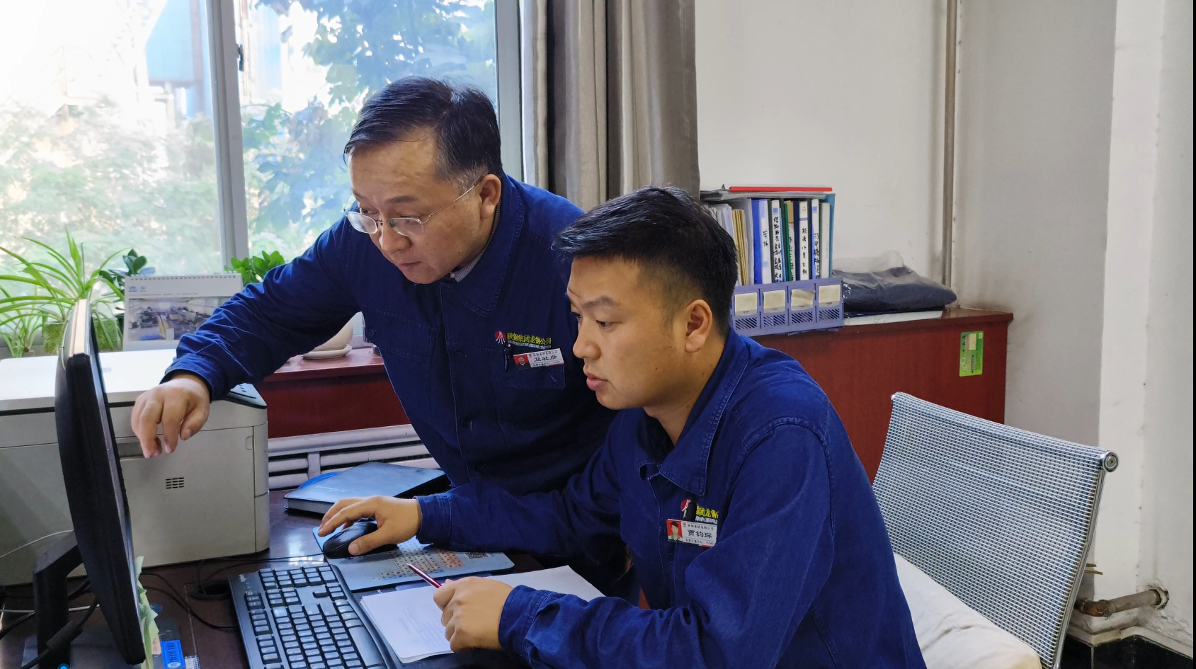 “頭雁”領(lǐng)飛展擔(dān)當(dāng) “群雁”齊追共奮進(jìn)——龍鋼公司“轉(zhuǎn)觀念、改作風(fēng)、求實效、保生存”工作實踐 “頭雁”領(lǐng)飛展擔(dān)當(dāng) “群雁”齊追共奮進(jìn)——龍鋼公司“轉(zhuǎn)觀念、改作風(fēng)、求實效、保生存”工作實踐