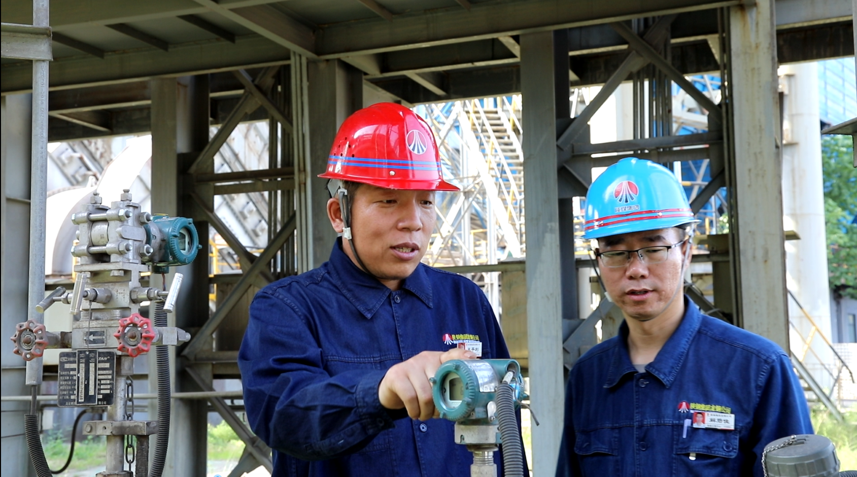 “頭雁”領(lǐng)飛展擔(dān)當(dāng) “群雁”齊追共奮進(jìn)——龍鋼公司“轉(zhuǎn)觀念、改作風(fēng)、求實效、保生存”工作實踐 “頭雁”領(lǐng)飛展擔(dān)當(dāng) “群雁”齊追共奮進(jìn)——龍鋼公司“轉(zhuǎn)觀念、改作風(fēng)、求實效、保生存”工作實踐