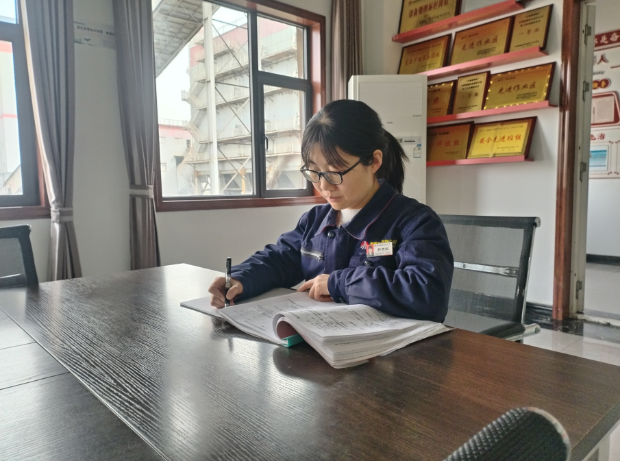 鋼城玫瑰紅 巾幗譜華章 鋼城玫瑰紅 巾幗譜華章