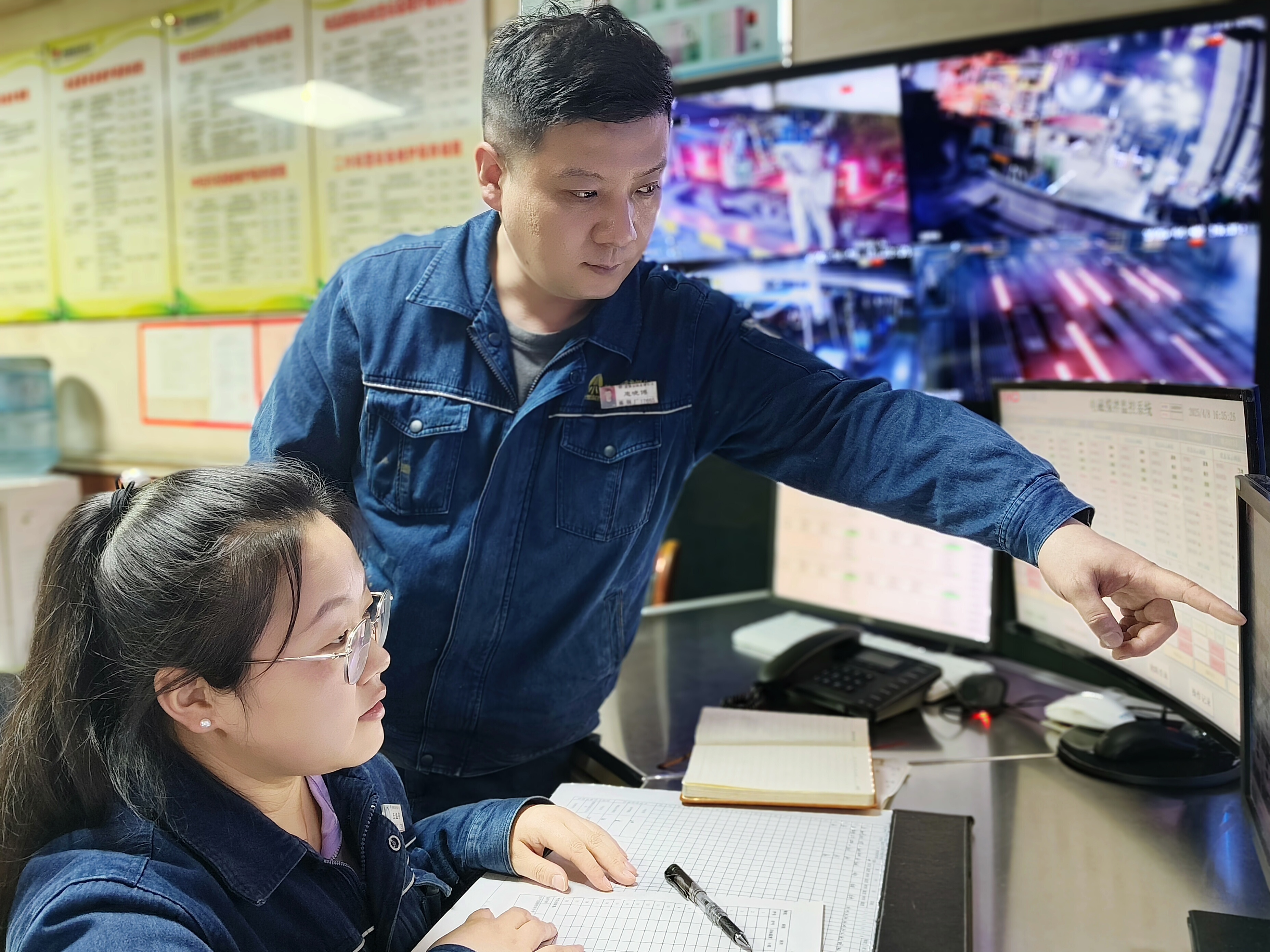 匠心淬煉綻鋼花 協同奮進譜新篇 匠心淬煉綻鋼花 協同奮進譜新篇