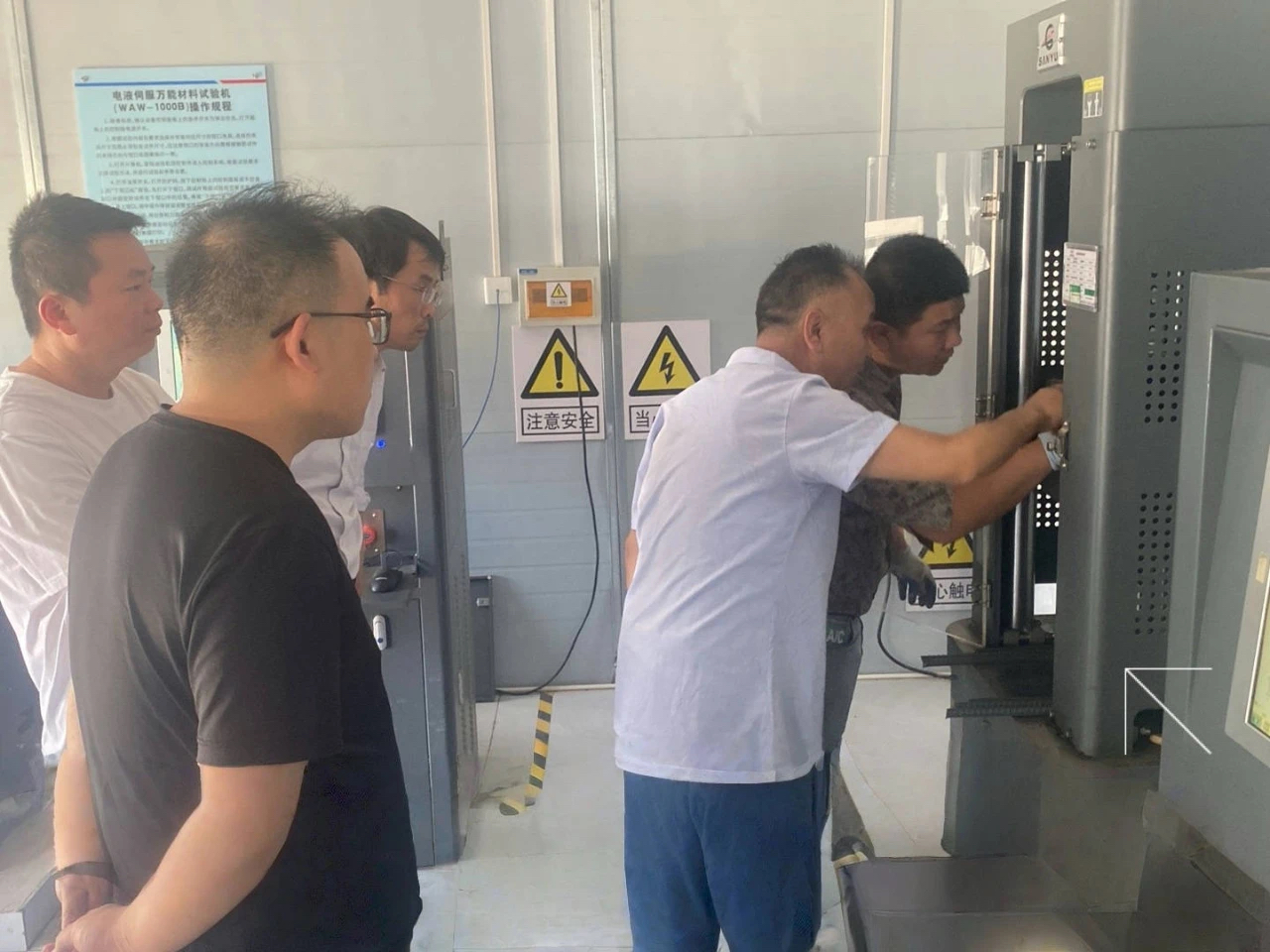 西安分公司開展“質量服務進工地”專項活動 西安分公司開展“質量服務進工地”專項活動