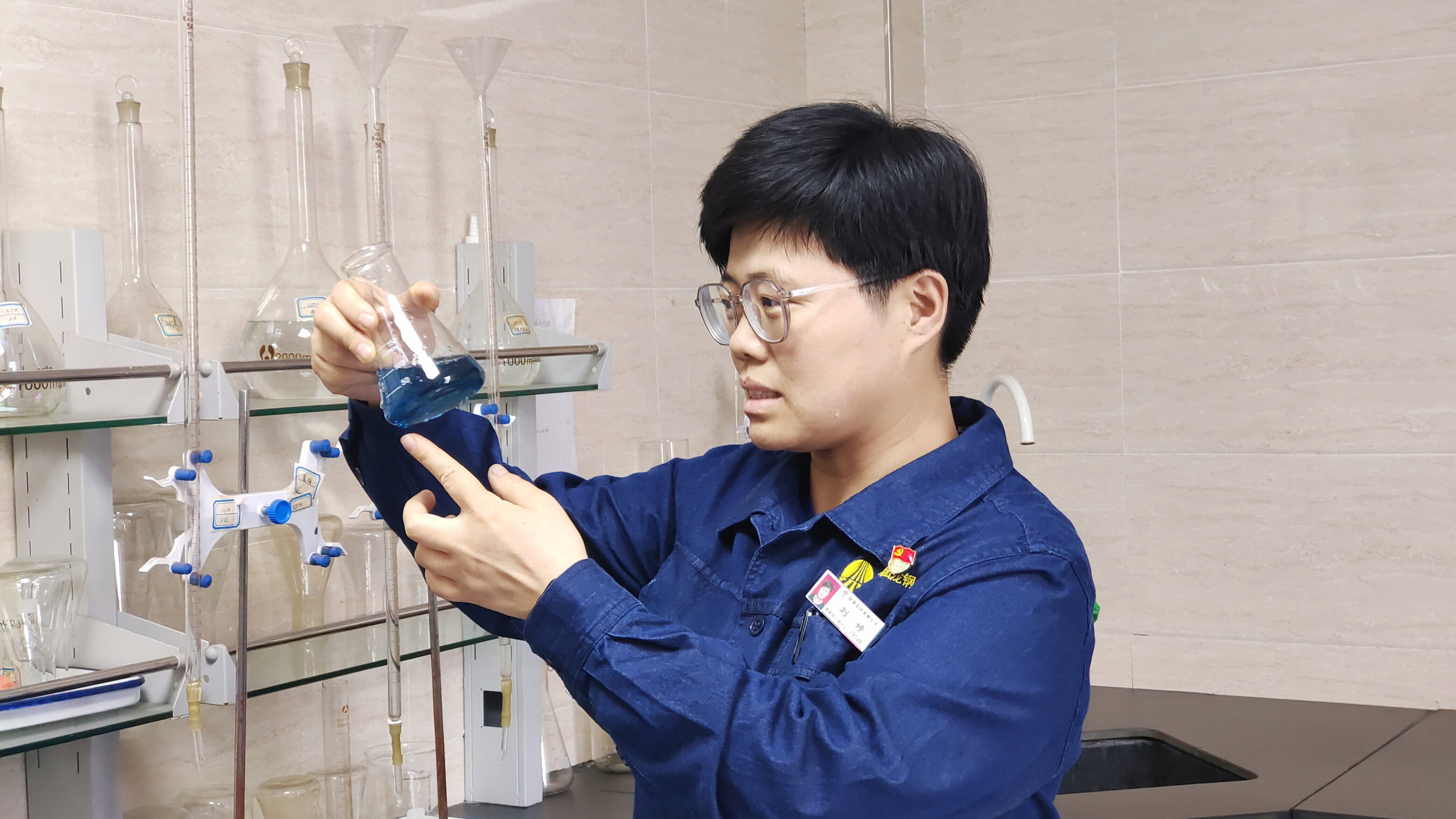 碧水映丹心 巾幗綻芳華——記陜鋼集團(tuán)2023—2024年度勞動(dòng)模范劉婷 碧水映丹心 巾幗綻芳華——記陜鋼集團(tuán)2023—2024年度勞動(dòng)模范劉婷