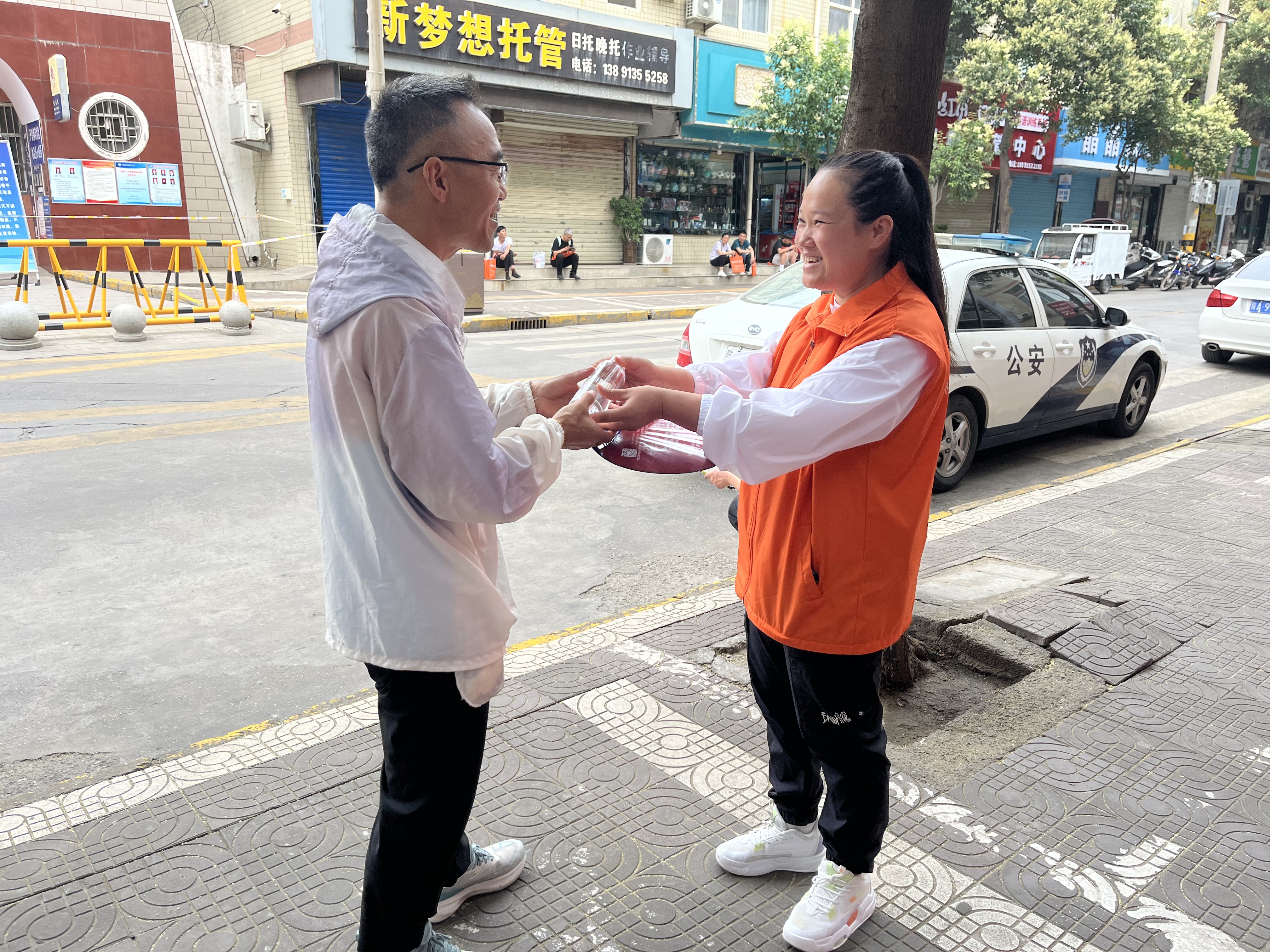 青力青為 為夢護航——龍鋼公司團委開展高考志愿服務活動 青力青為 為夢護航——龍鋼公司團委開展高考志愿服務活動