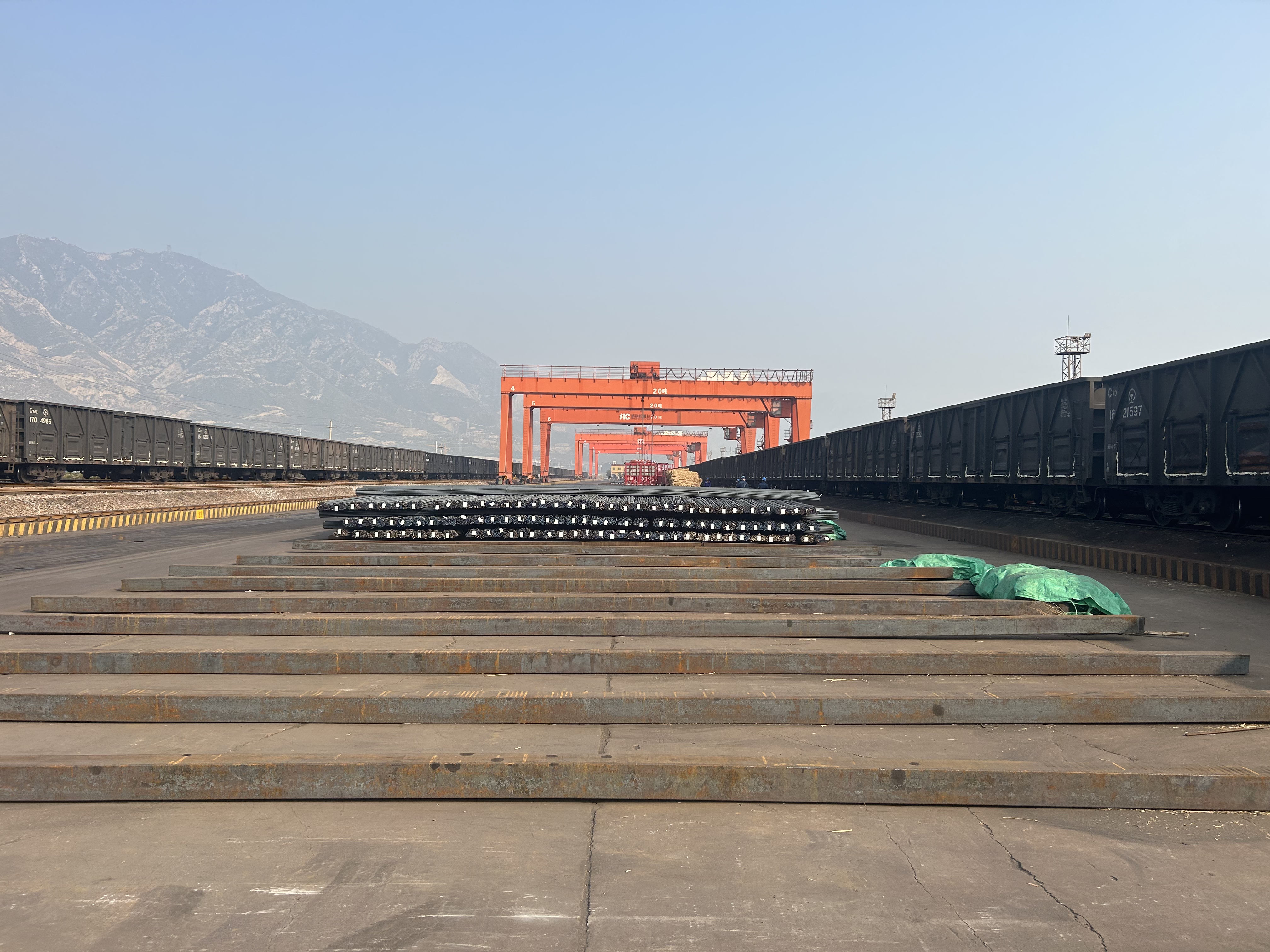 龍鋼公司5月份物流指標(biāo)實(shí)現(xiàn)歷史新突破 龍鋼公司5月份物流指標(biāo)實(shí)現(xiàn)歷史新突破