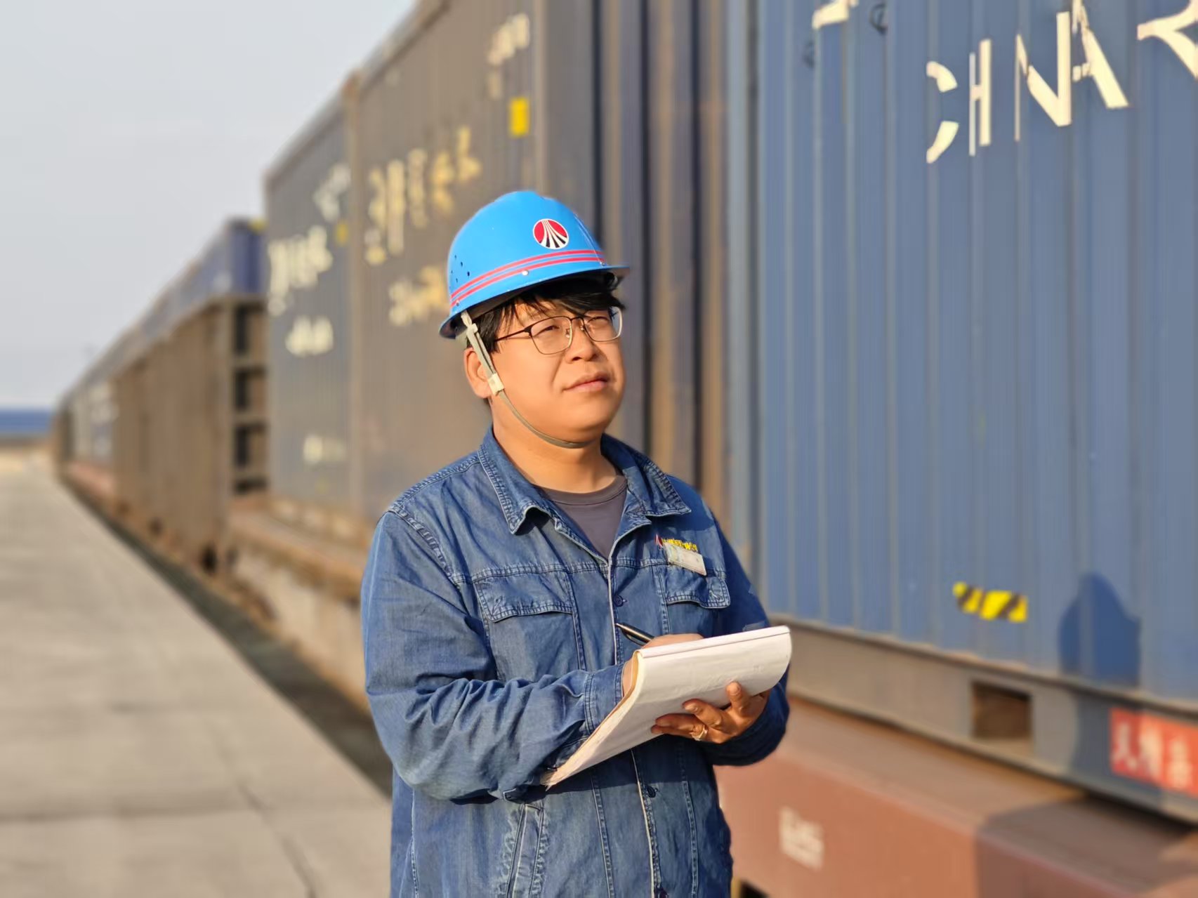 熱浪淬青春 青年顯擔當——龍鋼公司一線職工高溫堅守掠影 熱浪淬青春 青年顯擔當——龍鋼公司一線職工高溫堅守掠影