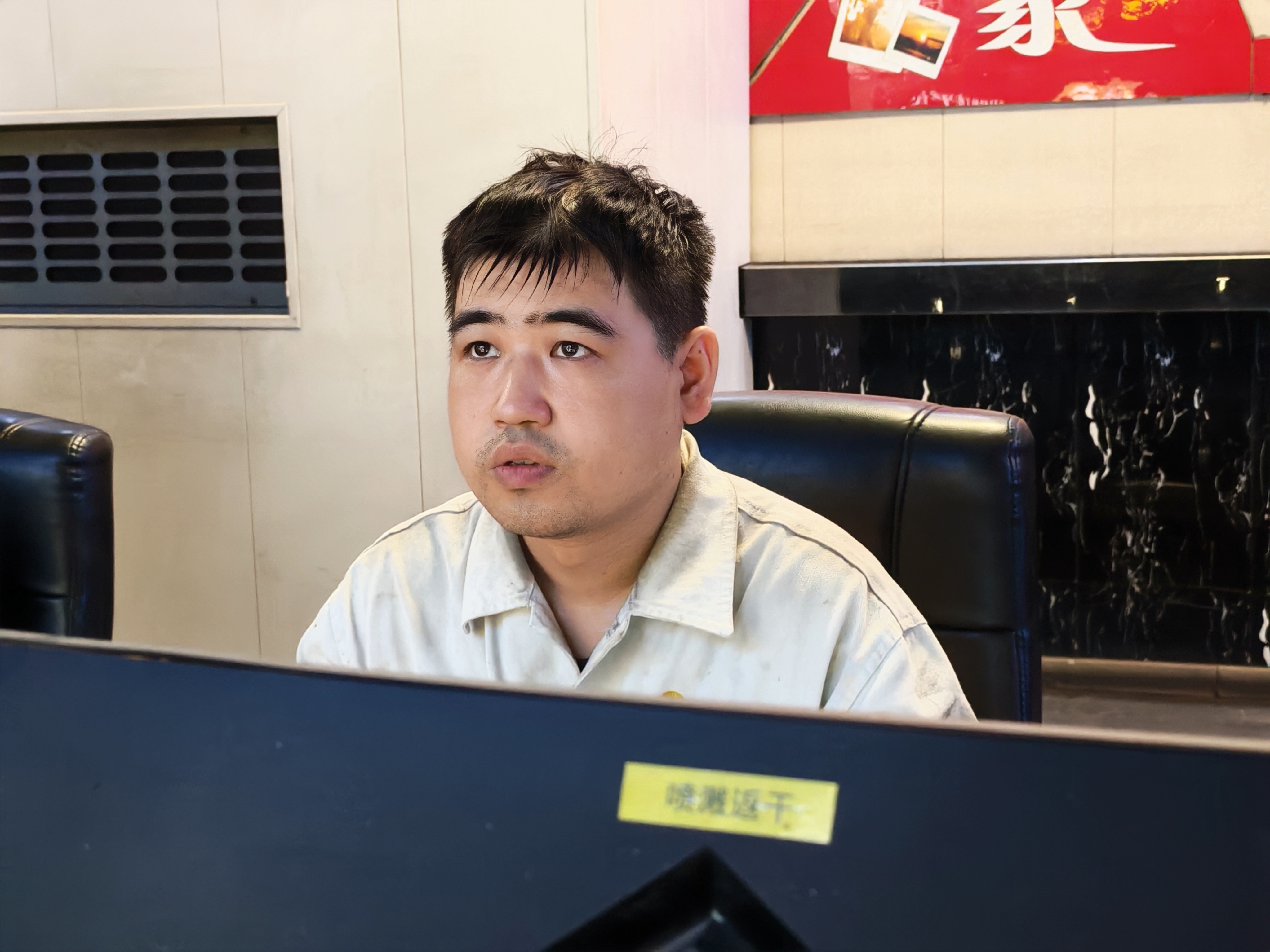 高溫里最美的鋼鐵“逆行者” 高溫里最美的鋼鐵“逆行者”