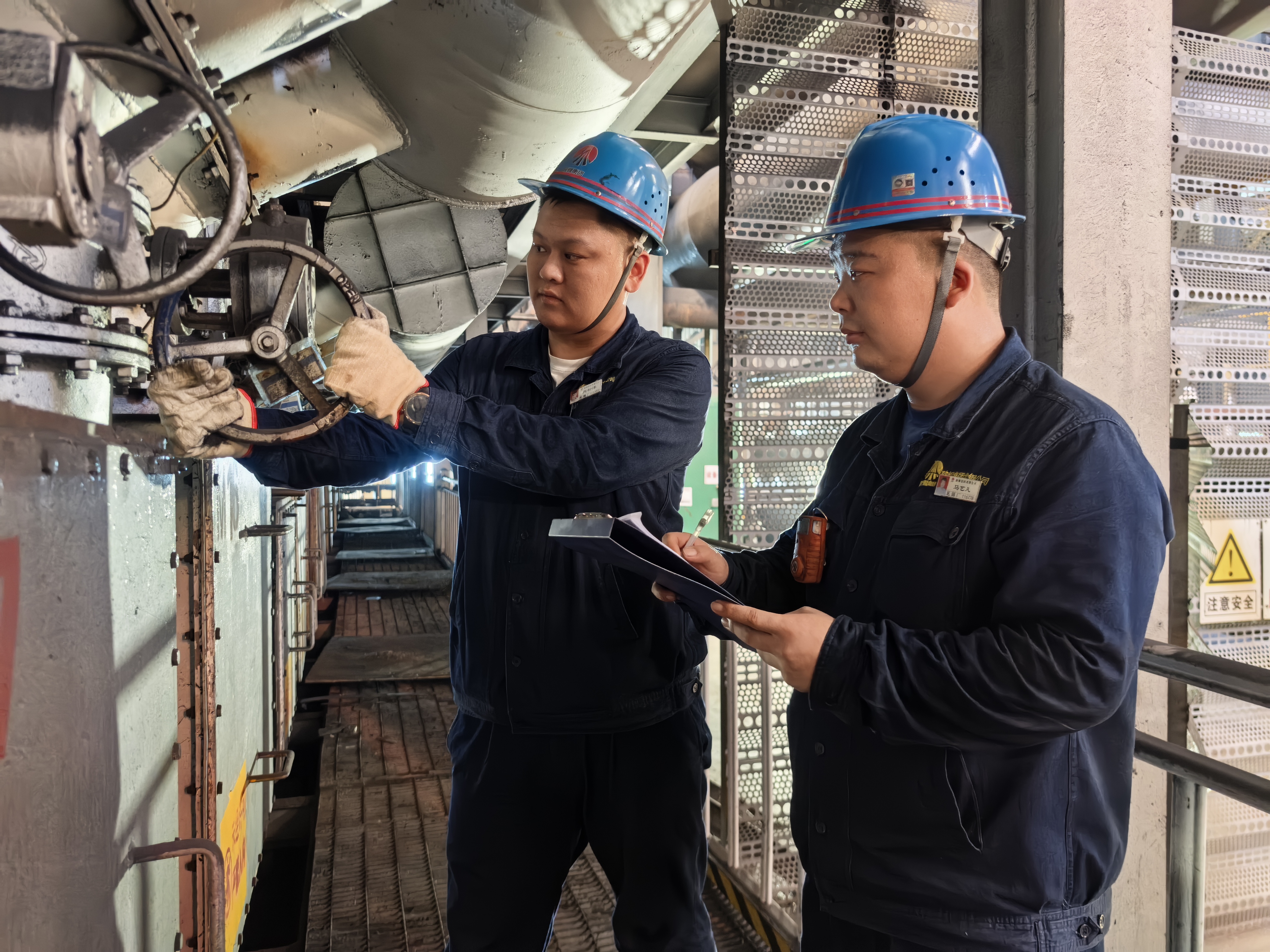 師徒相授 滿腔赤誠鑄鋼魂 師徒相授 滿腔赤誠鑄鋼魂