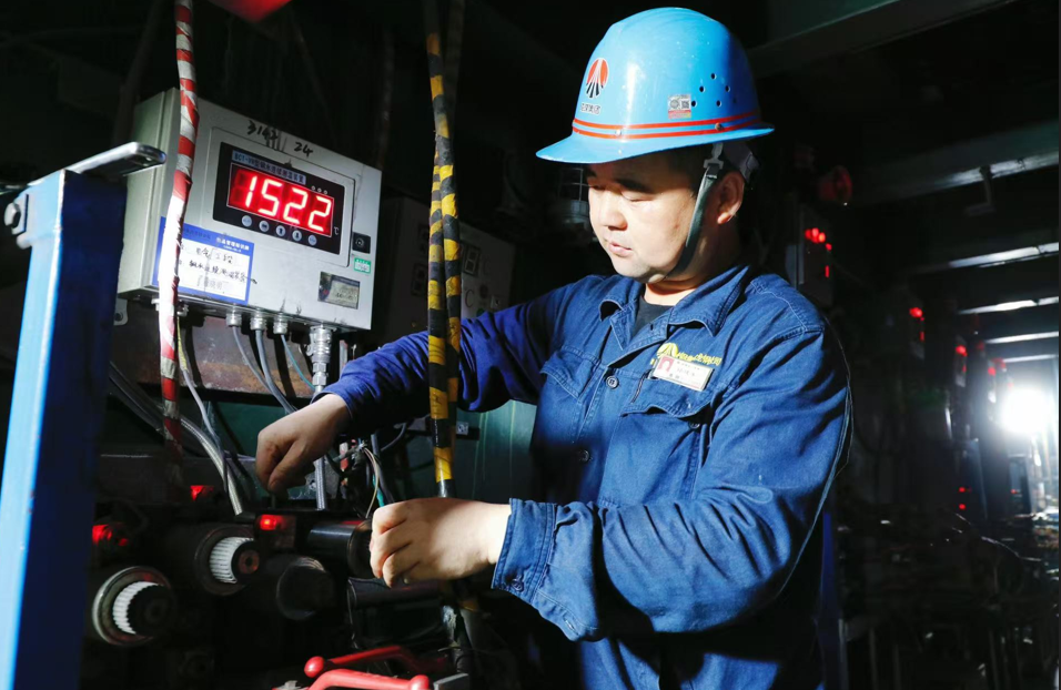 “守”與“手”的鋼城故事 “守”與“手”的鋼城故事