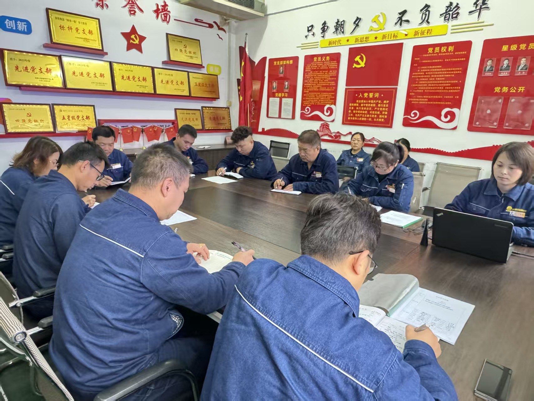 攻堅(jiān)四季度 保供顯擔(dān)當(dāng) 攻堅(jiān)四季度 保供顯擔(dān)當(dāng)