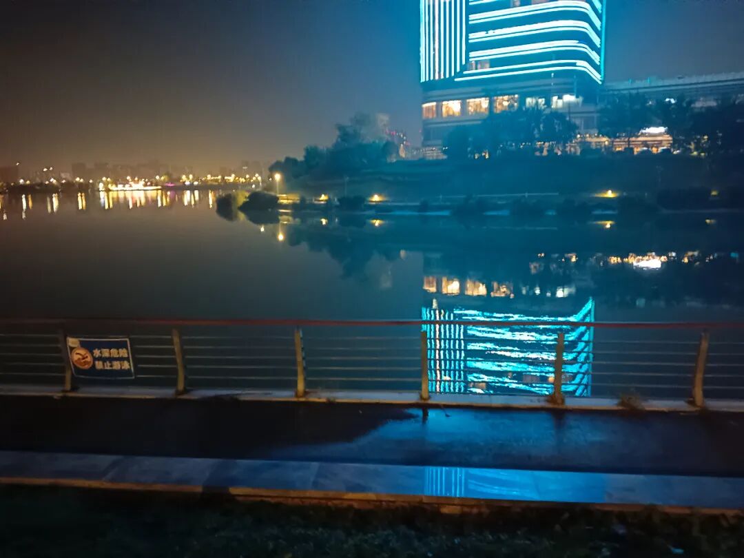 夜訪(fǎng)西安“后海” 夜訪(fǎng)西安“后海”