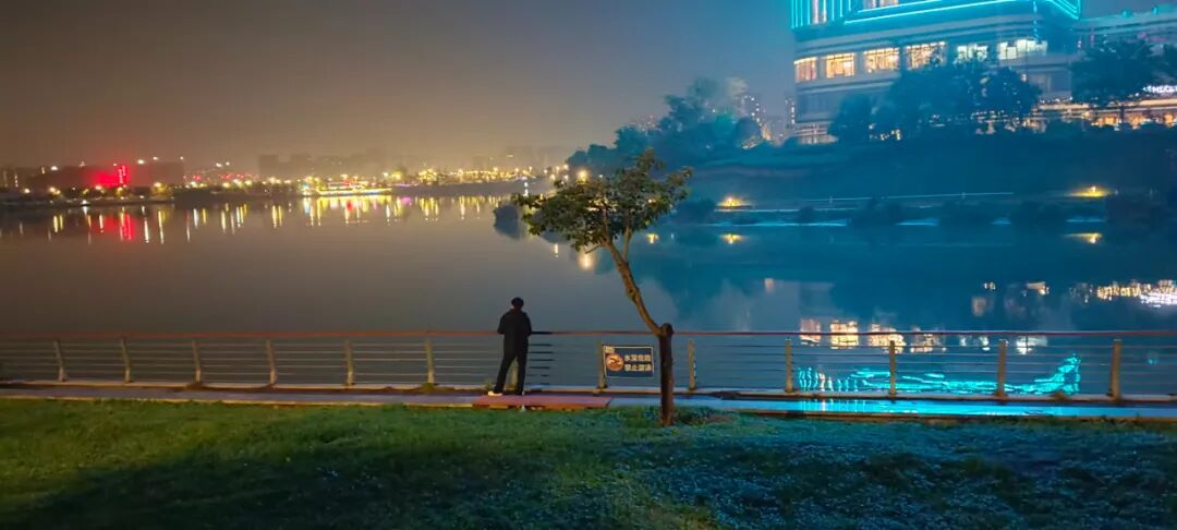 夜訪(fǎng)西安“后海” 夜訪(fǎng)西安“后海”