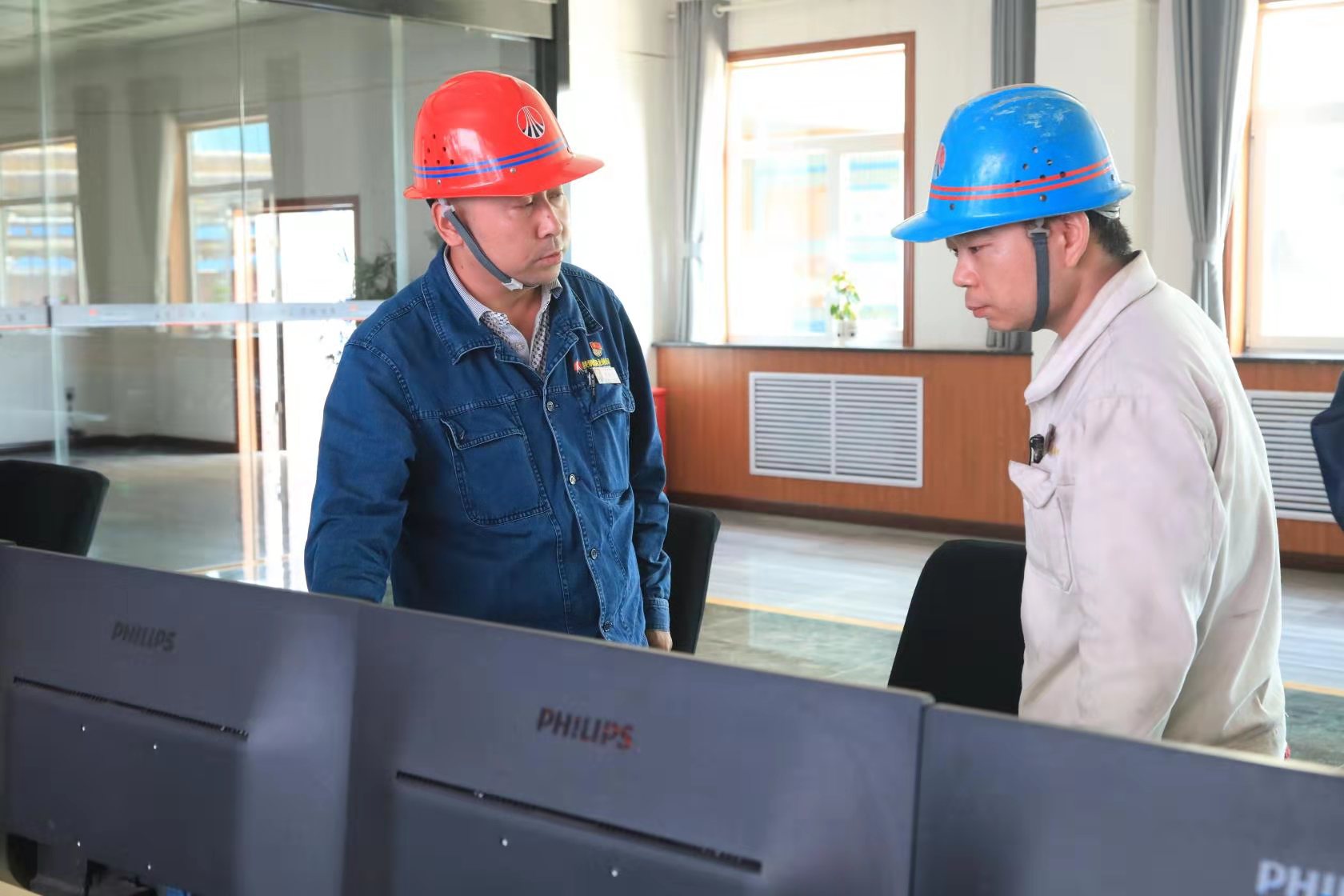 大膽摸索創新實踐,讓人才梯隊建設擲地有聲——龍鋼公司煉鐵廠五支人才隊伍建設管理工作側記 大膽摸索創新實踐,讓人才梯隊建設擲地有聲——龍鋼公司煉鐵廠五支人才隊伍建設管理工作側記