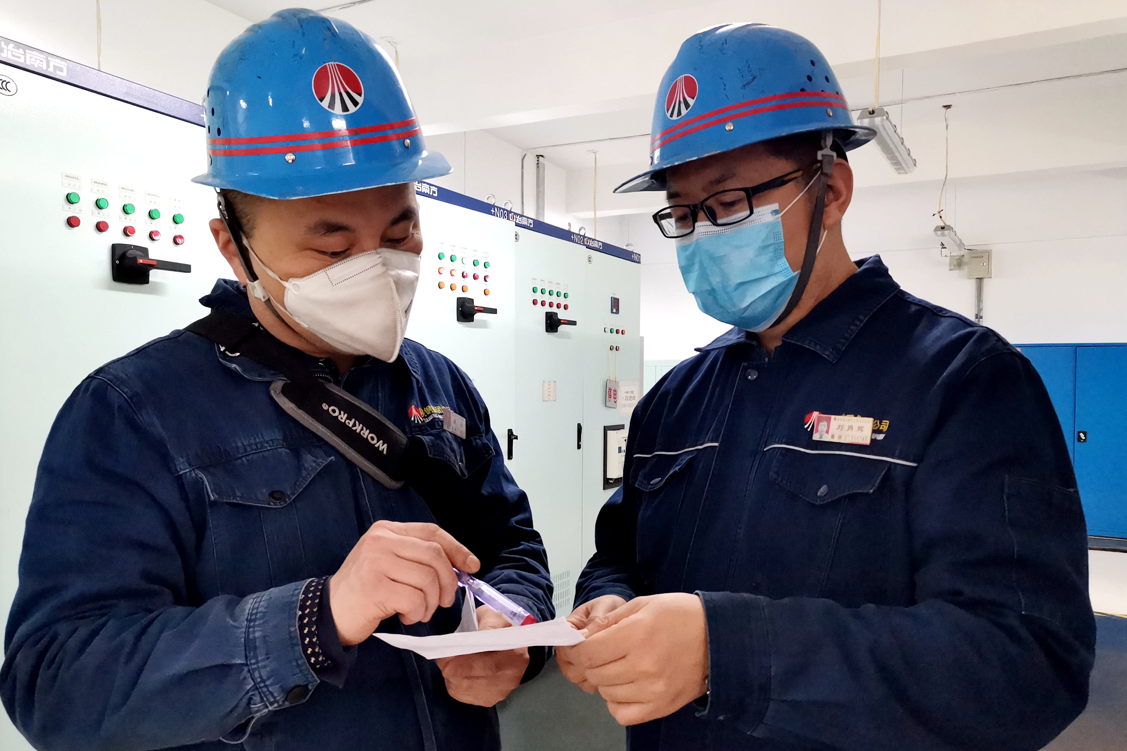 百花齊放春滿園 ——龍鋼公司煉鐵廠電氣自動(dòng)化專業(yè)技能人才成長(zhǎng)記 百花齊放春滿園 ——龍鋼公司煉鐵廠電氣自動(dòng)化專業(yè)技能人才成長(zhǎng)記