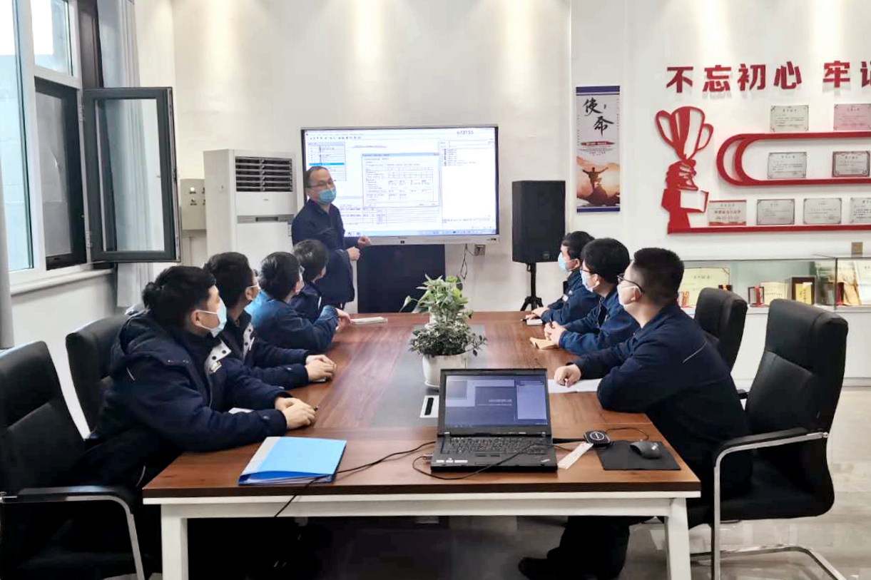 百花齊放春滿園 ——龍鋼公司煉鐵廠電氣自動(dòng)化專業(yè)技能人才成長(zhǎng)記 百花齊放春滿園 ——龍鋼公司煉鐵廠電氣自動(dòng)化專業(yè)技能人才成長(zhǎng)記