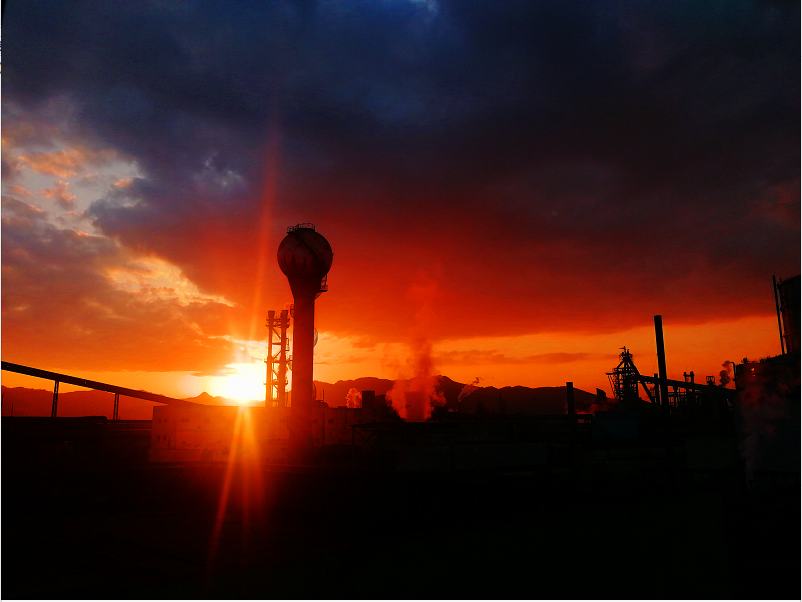 鋼花璀璨映韶華 鋼花璀璨映韶華