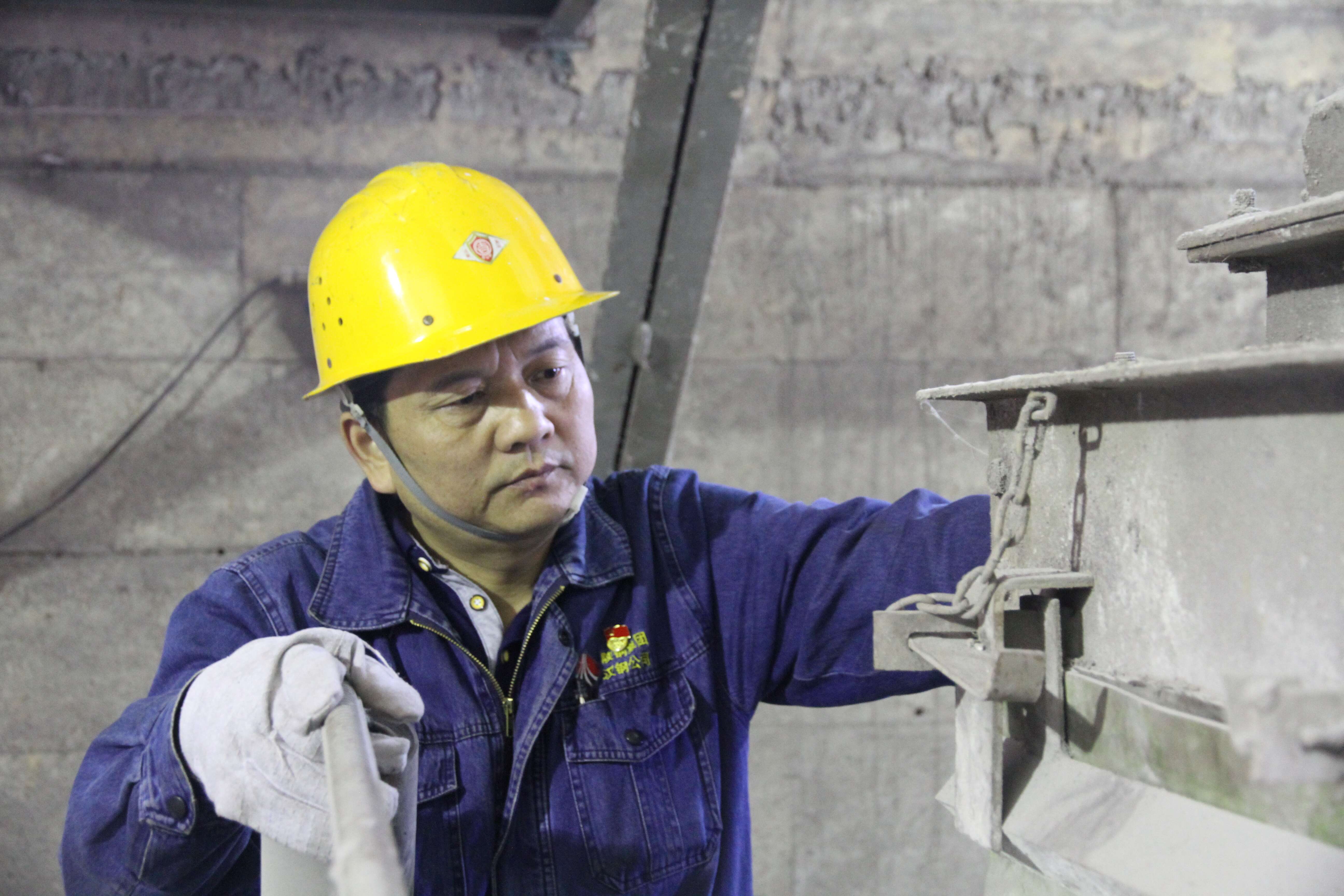 黨徽閃耀,黨員在生產經營中唱“主角” 黨徽閃耀,黨員在生產經營中唱“主角”